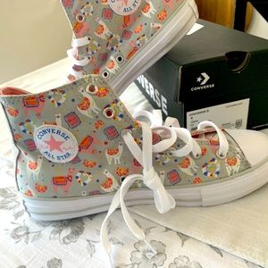 6Y (Women’s 8) Llama Chuck Taylor Converse